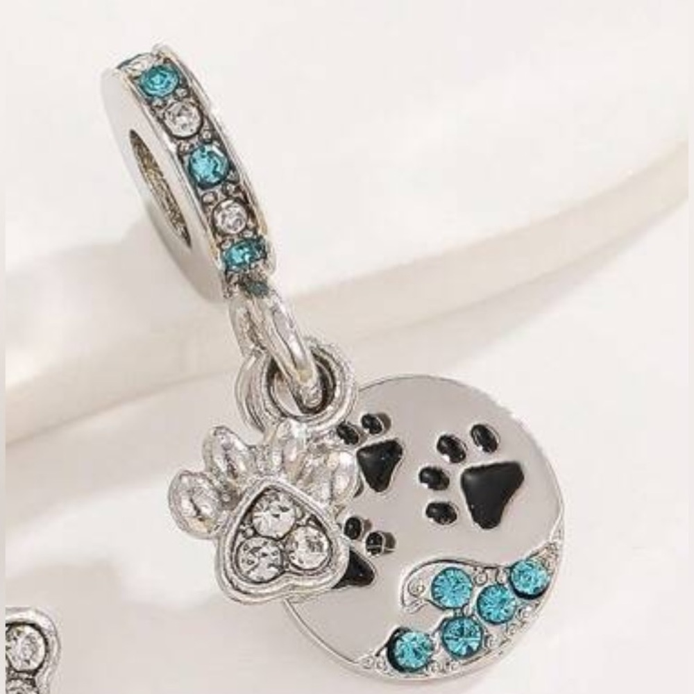 Charm-Dogs Paw with cz’s, a beautiful color turquoise stones on clasp of pendant - Picture 3 of 8